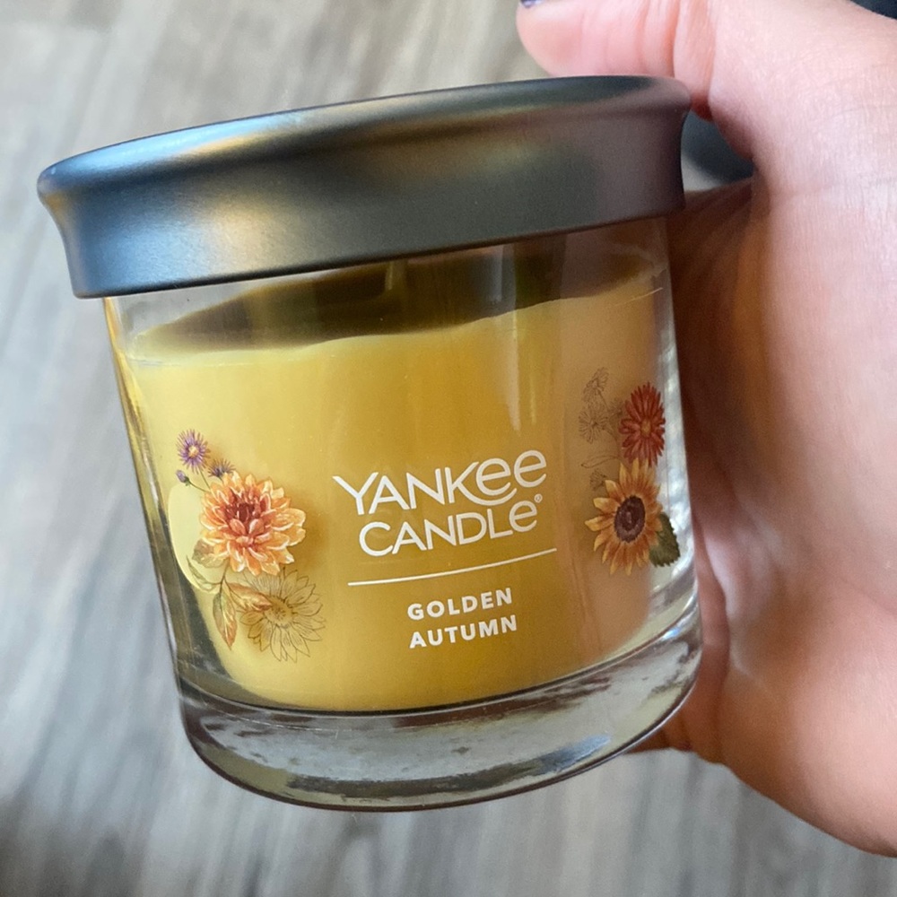 New Yankee Candle- Golden Autumn scent 4.3 oz